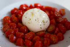 Forskellen mellem Mozzarella og Burrata